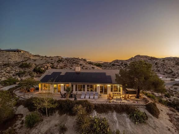 Mountain Breeze Villa / Spa / Boulders / Views